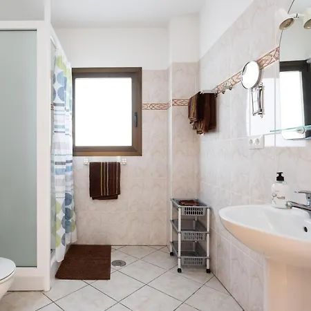 Fewo-vistamar-mit-meerblick-pool-grosser-terrasse-und-garten-grill-parkplatz-und-wlan-gratis Apartman *