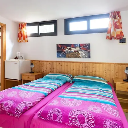 Fewo-vistamar-mit-meerblick-pool-grosser-terrasse-und-garten-grill-parkplatz-und-wlan-gratis Apartamento
